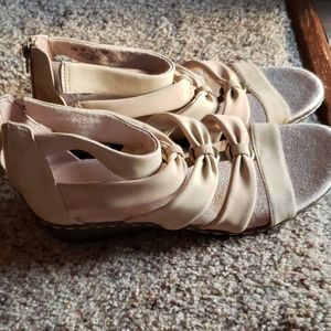 Flat sandles tan color